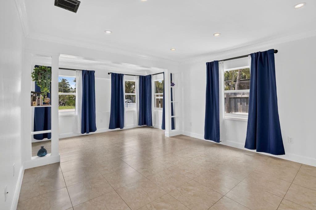 3-bedroom Single-Family Home — 2427 Harding Street