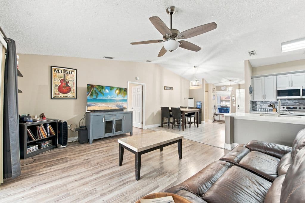 2-bedroom Single-Family Home — 18 WINCHMORE Lane