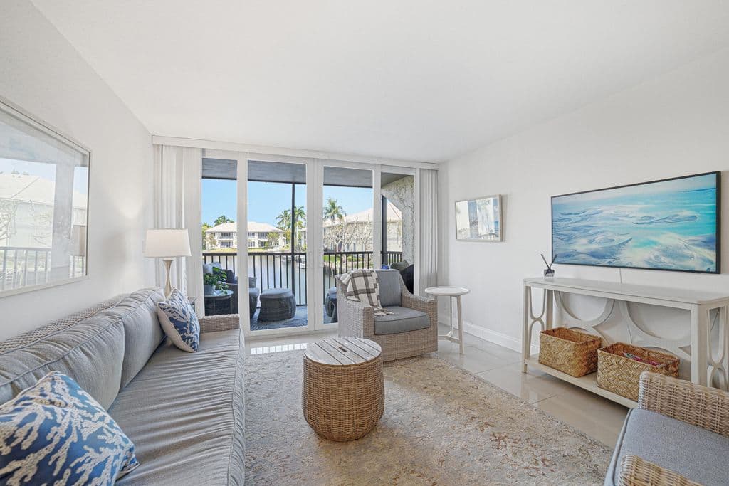 2-bedroom Condo — 6 Royal Palm Way #211