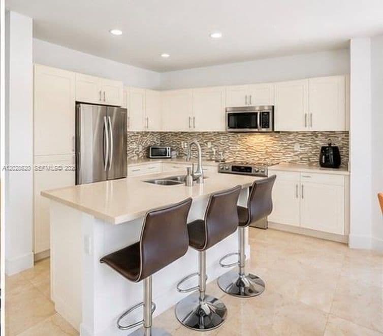 5+1 Müstakil ev — 10555 NW 69th Ter