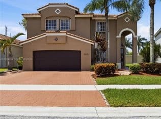 4+1 Müstakil ev — 15670 SW 16th Ct, Pembroke Pines, 33027