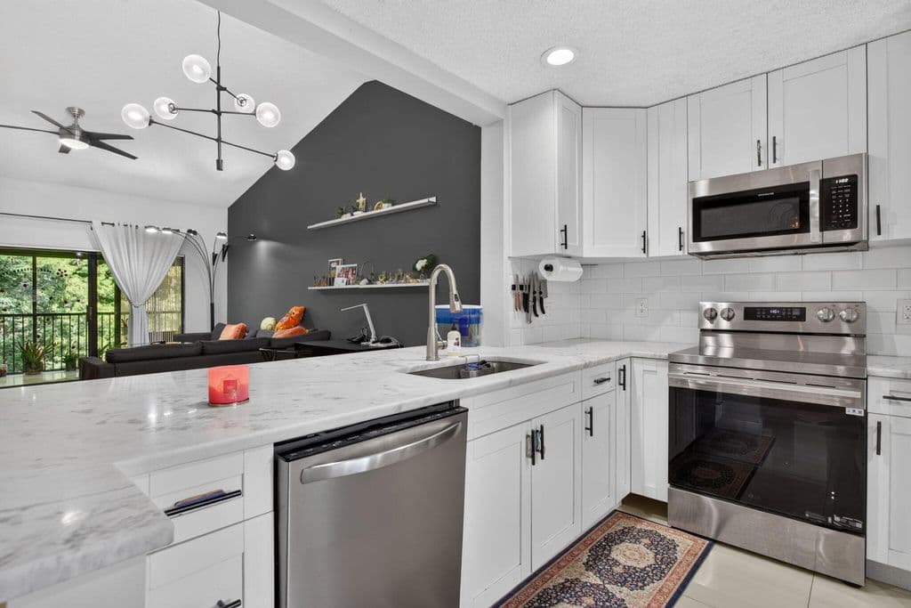 2+1 Condo — 4111 NW 22ND Street #250E