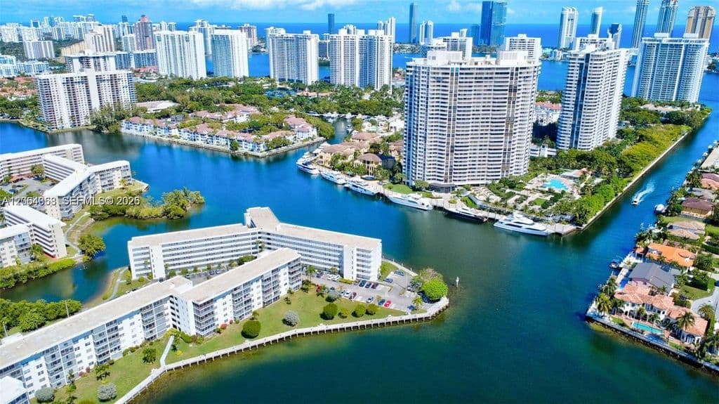 2-bedroom Condo — 3030 Marcos Dr APT T301