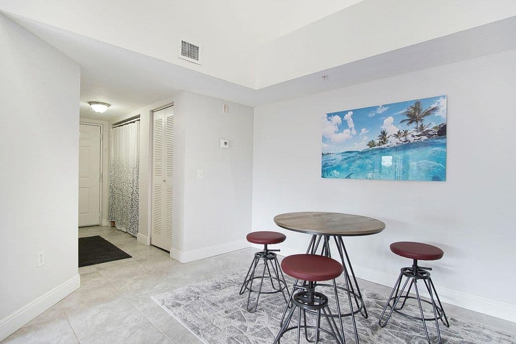 3-bedroom Condo — 4041 San Marino Boulevard #307
