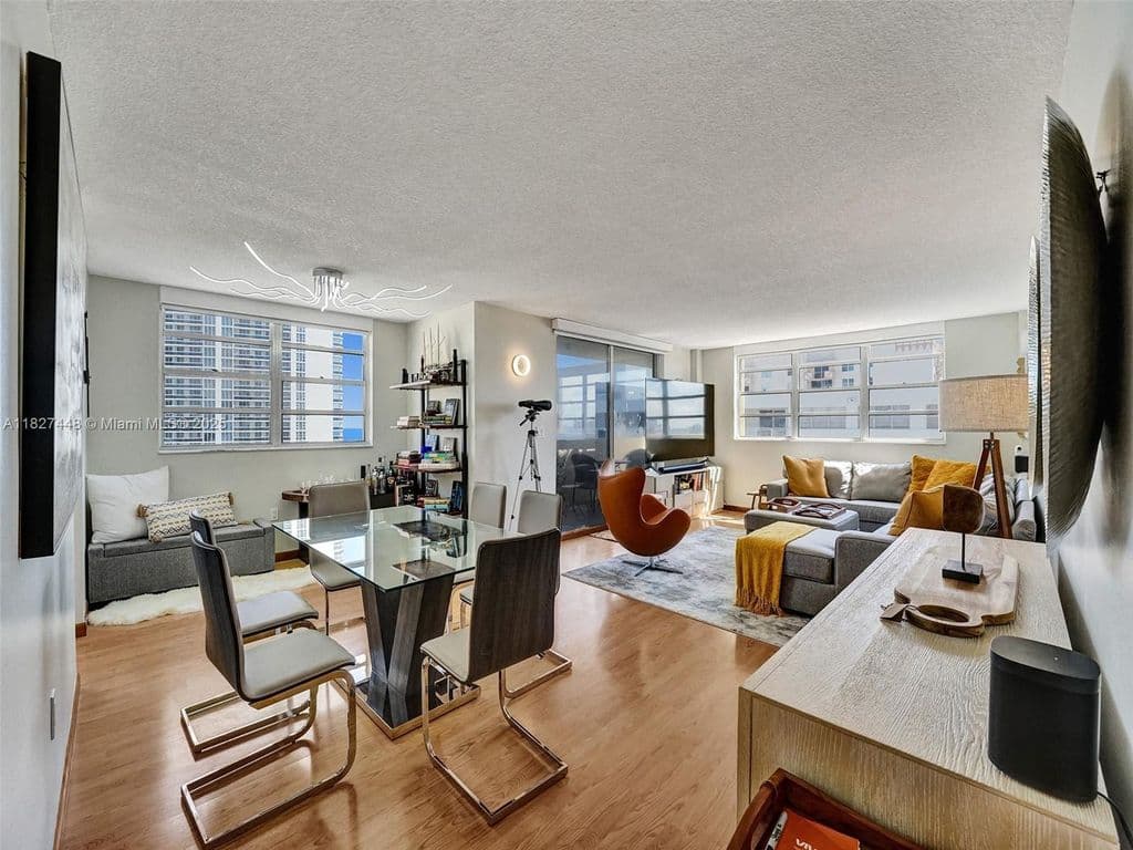 2+1 Condo — 1833 S Ocean Dr APT 1702