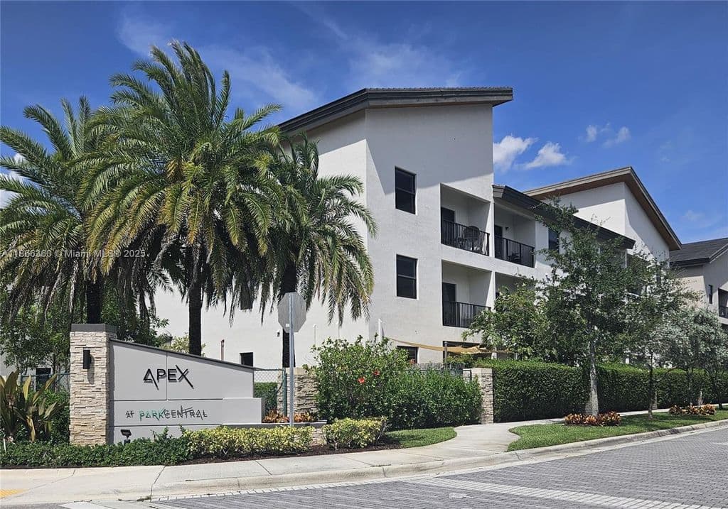 2-bedroom Condo — 8175 NW 104th Ave #35