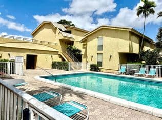 2+1 Condo — 8401 W Sample Road #21, Coral Springs, 33065