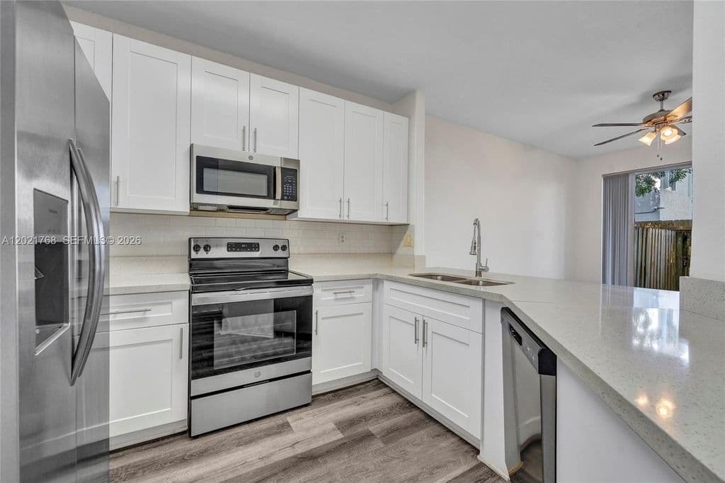 4+1 Mülk — 1445 SE 24th Rd