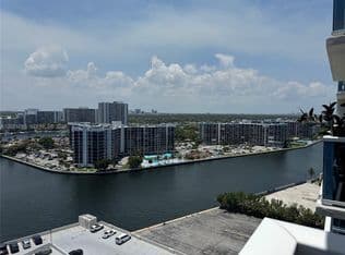 2+1 Condo — 3800 S Ocean Dr APT 1725, Hollywood, 33019