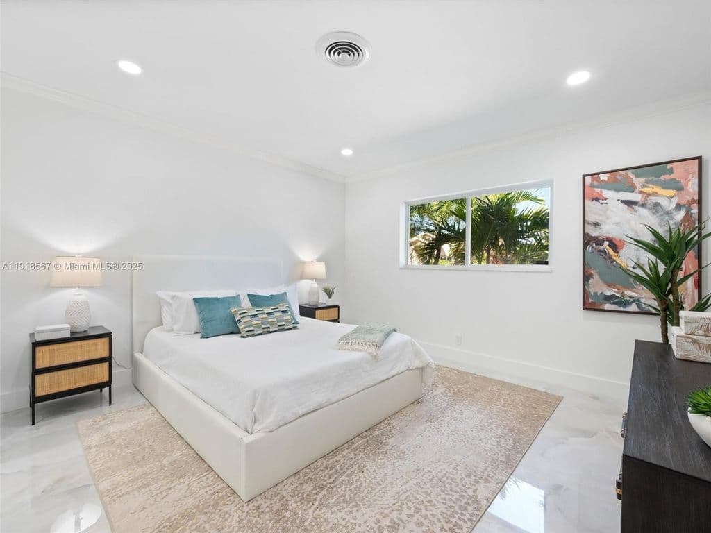 4+1 Müstakil ev — 2764 NE 35th St
