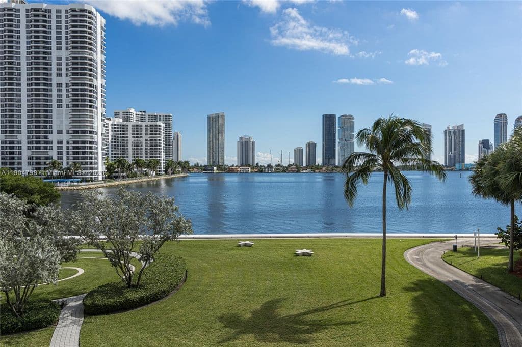 3+1 Condo — 3370 Hidden Bay Dr APT 303