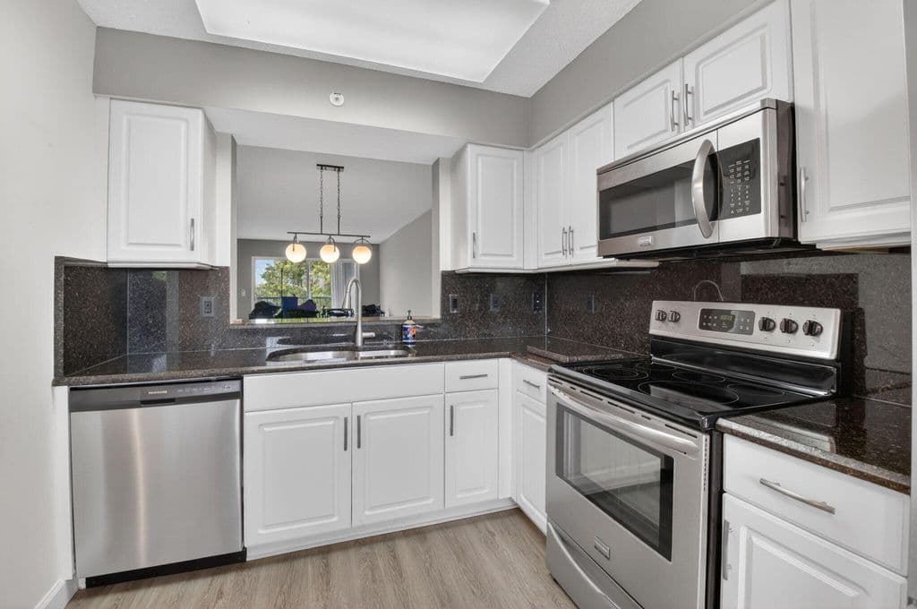 2-bedroom Condo — 6080 Huntwick Terrace #405