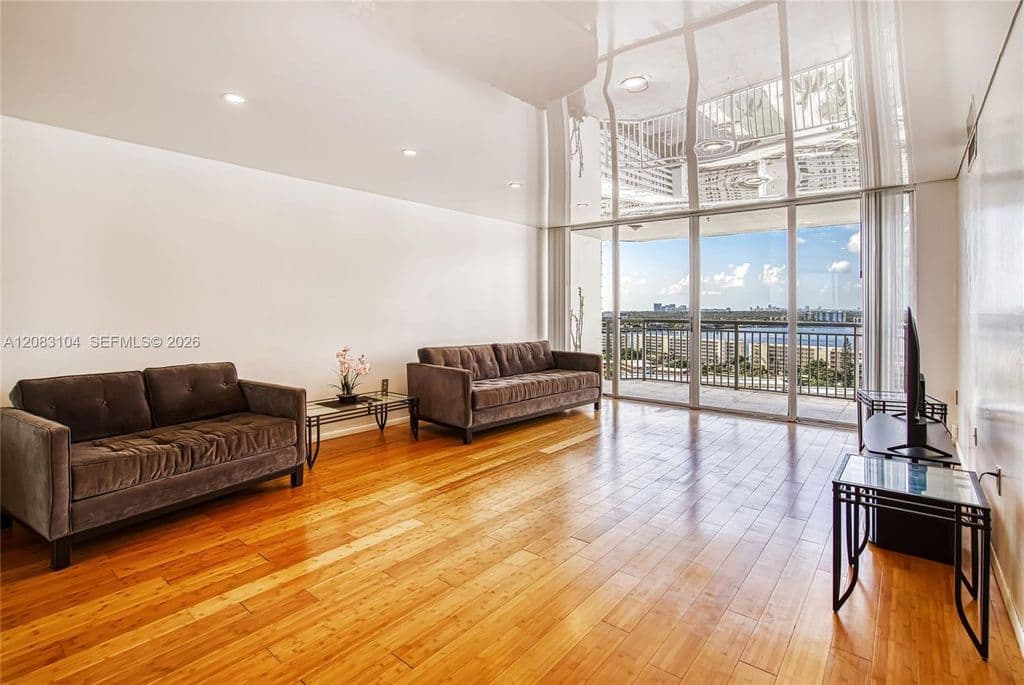 2+1 Condo — 18021 Biscayne Blvd APT 1604