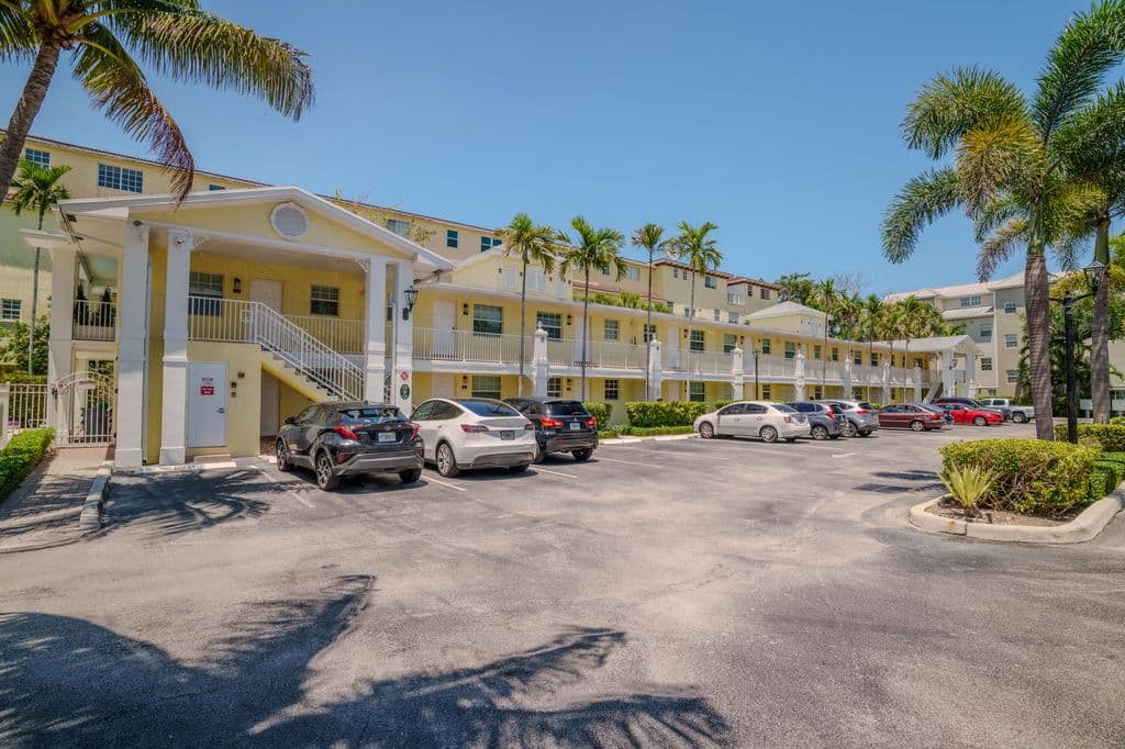 2+1 Condo — 2660 NE 8th Avenue #106