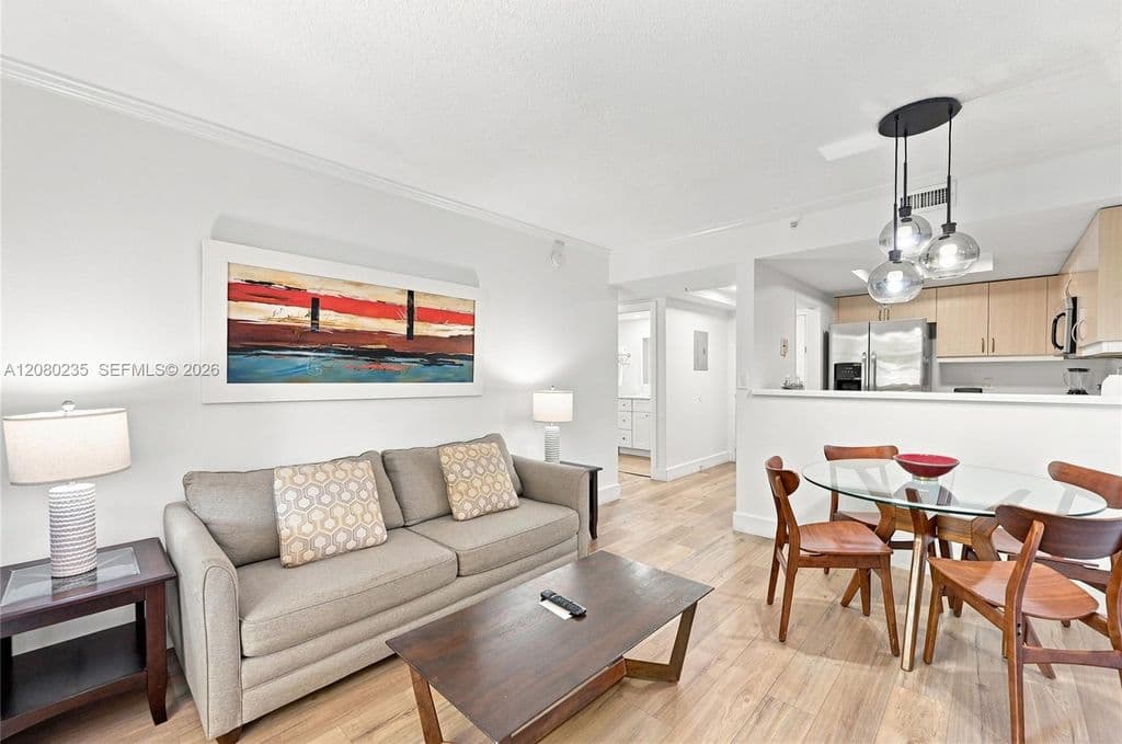 1-bedroom Condo — 2951 S Bayshore Dr #305