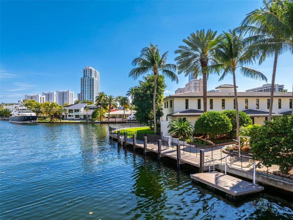 5-bedroom Single-Family Home — 501 Hibiscus Dr