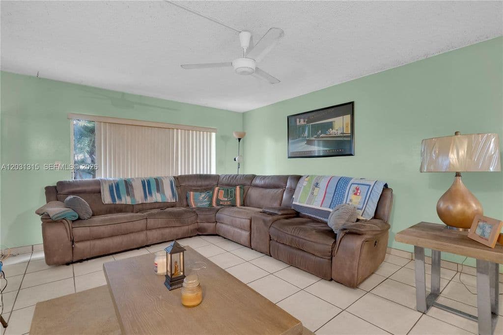 2+1 Condo — 1200 Tallwood Ave APT 202