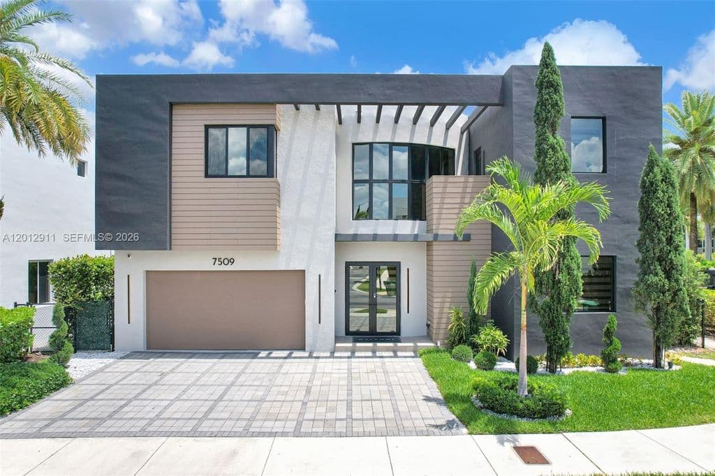 6+1 Müstakil ev — 7509 NW 99th Ave