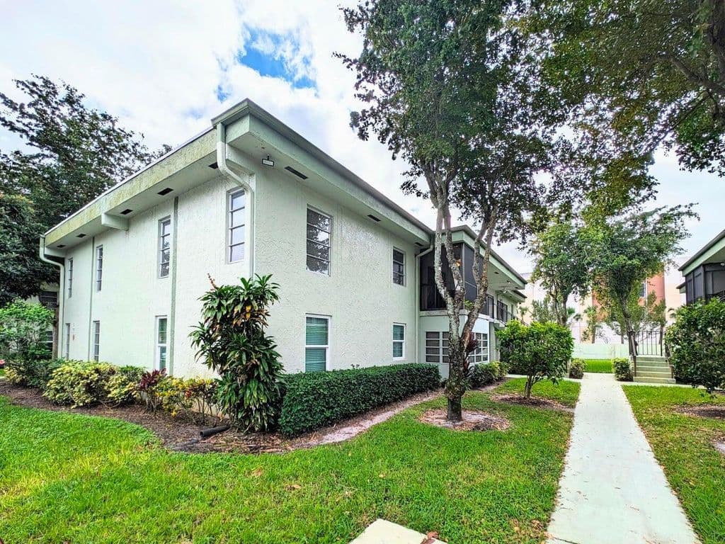 2+1 Condo — 7515 S Oriole Boulevard #203
