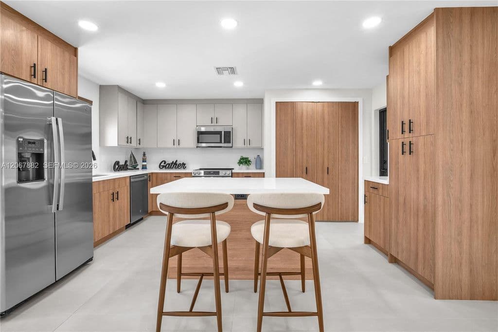 3+1 Müstakil ev — 2840 SW 5th St