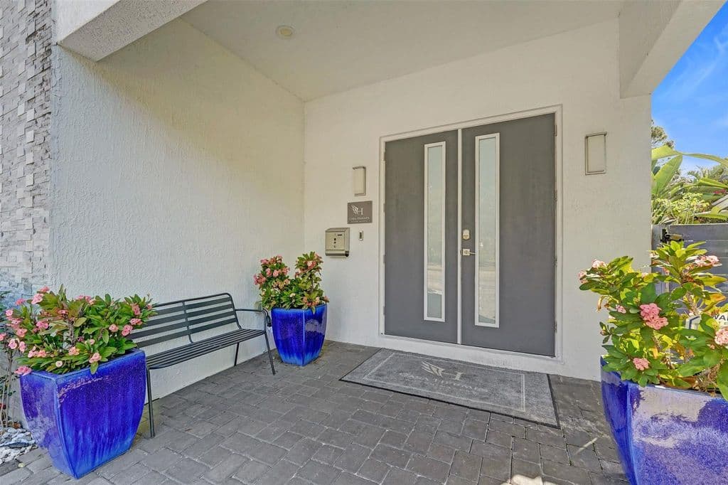 5-bedroom Single-Family Home — 2502 NE 6th Avenue