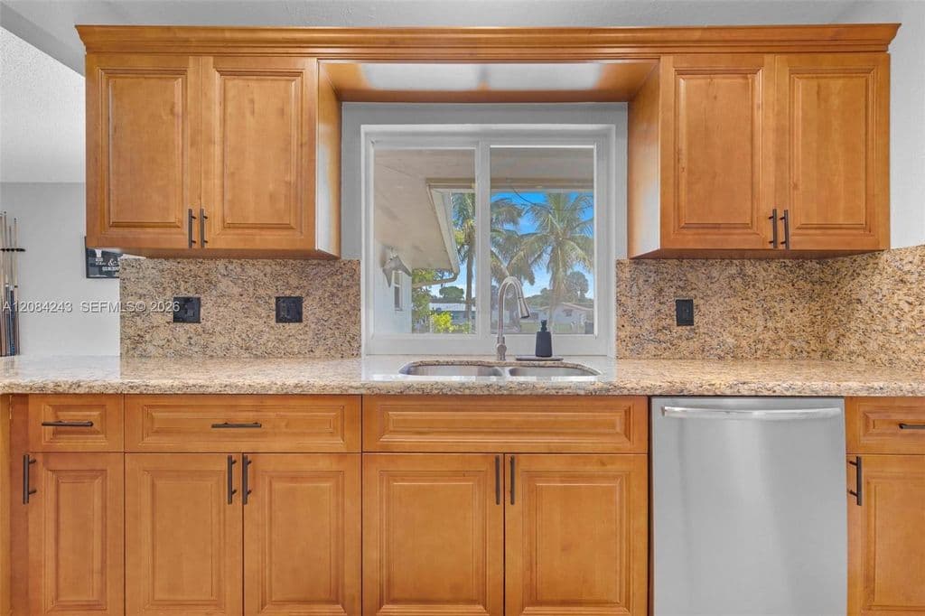 4+1 Müstakil ev — 6121 SW 16th St