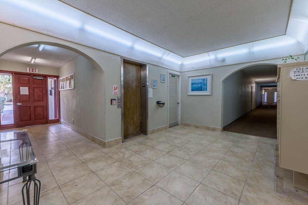 2-bedroom Condo — 4047 NW 16TH Street #307