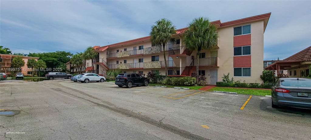 2+1 Condo — 1080 Del Lago Cir APT 201