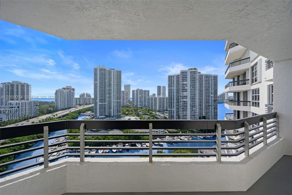 2+1 Condo — 3400 NE 192nd St APT 1910