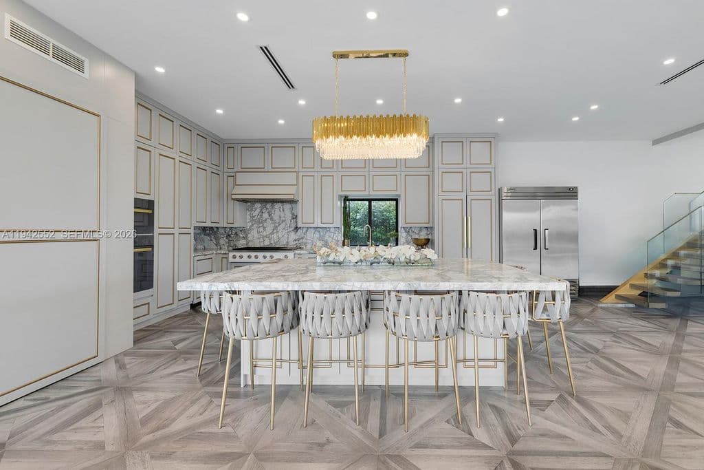4+1 Müstakil ev — 8005 Noremac Ave