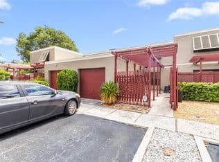 3-bedroom Townhouse — 1231 W Fairway Rd, Pembroke Pines, 33026