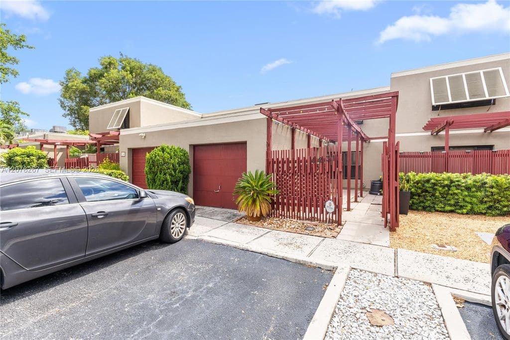 3-bedroom Property — 1231 W Fairway Rd