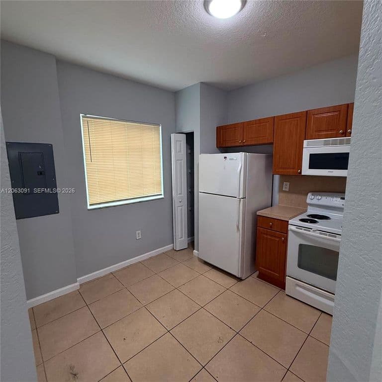 2-bedroom Property — 8811 S Isles Cir #8811