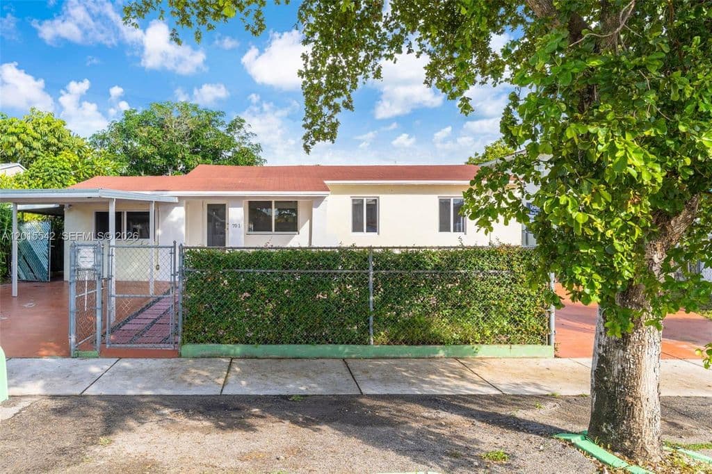 5+1 Müstakil ev — 701 Tamiami Canal Rd
