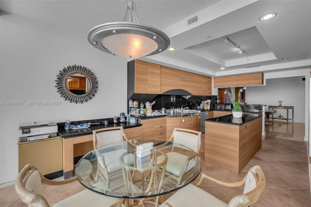 3+1 Condo — 19955 NE 38th Ct APT 2204