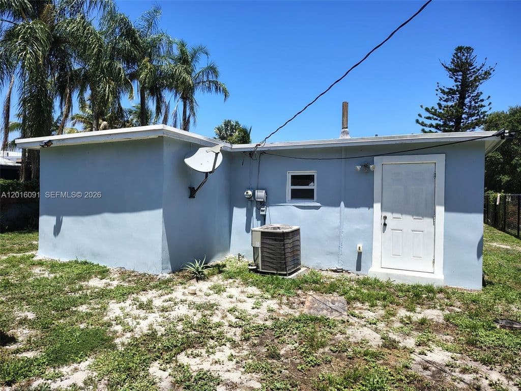3-bedroom Single-Family Home — 311 NW 28th Way