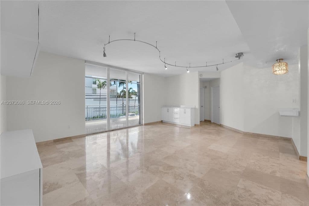 2+1 Condo — 1 Century Ln APT 202