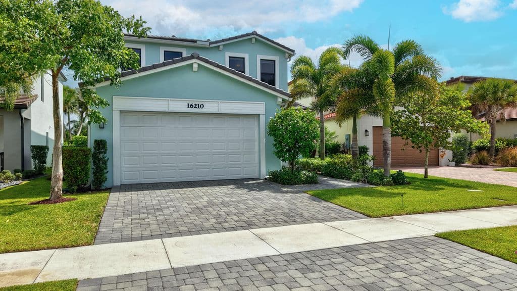 5-bedroom Single-Family Home — 16210 Sandy Shore Drive