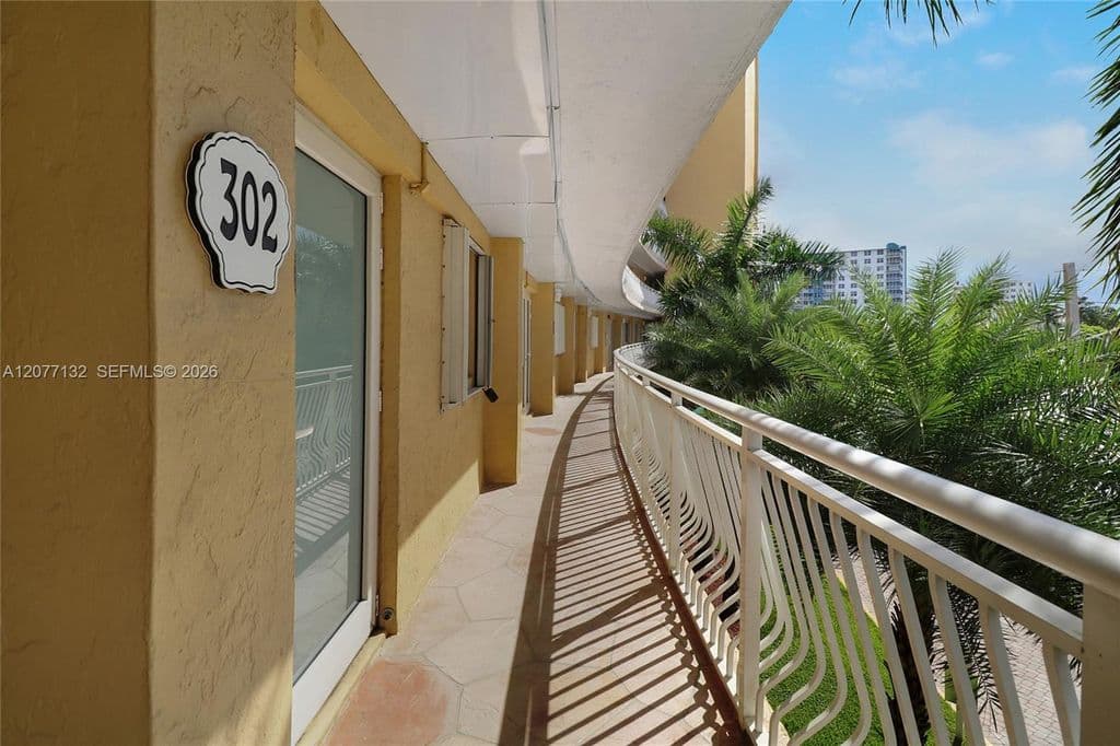 2-bedroom Condo — 328 N Ocean Blvd APT 302