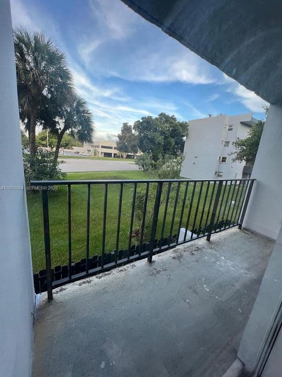 1+1 Condo — 310 Fontainebleau Blvd APT 204