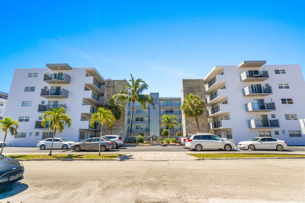 2-bedroom Condo — 1750 Jefferson Street #507