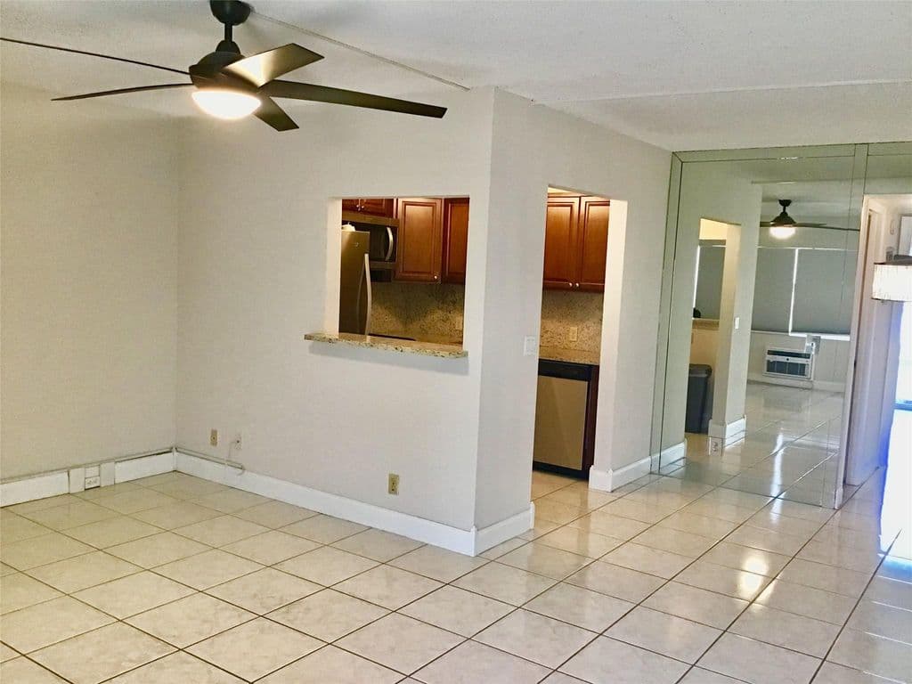 1+1 Condo — 135 Fanshaw D #135