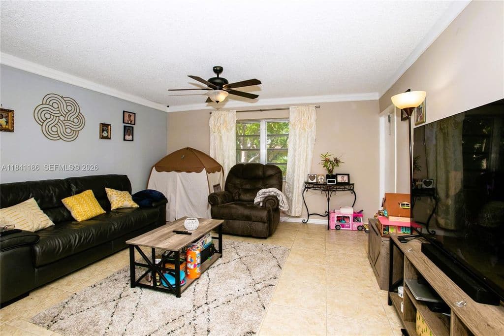 2+1 Condo — 5160 SW 40th Ave APT 26D