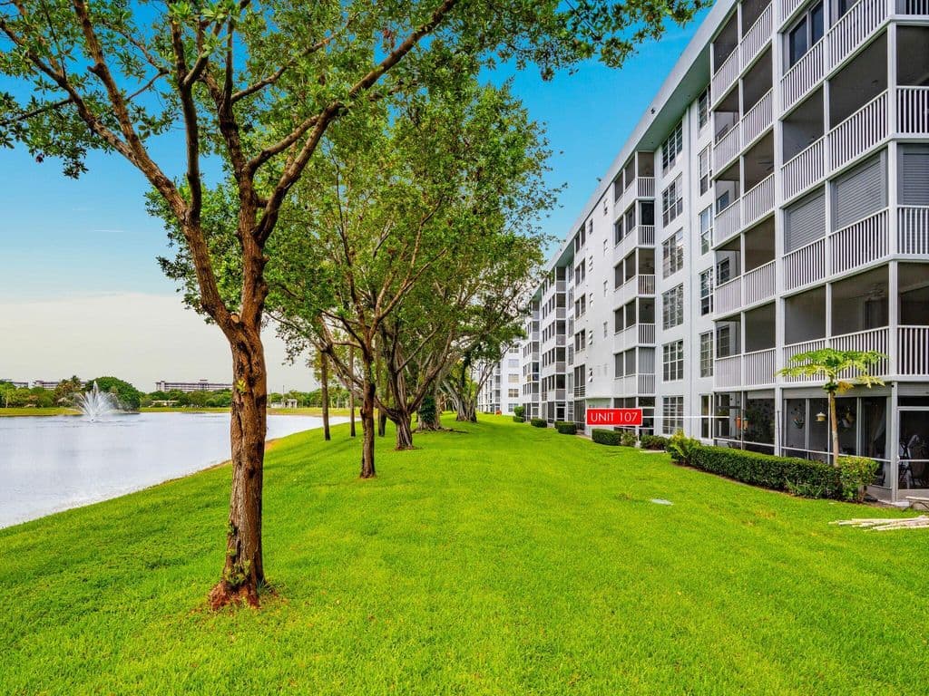 2-bedroom Condo — 3100 N Course Lane #107