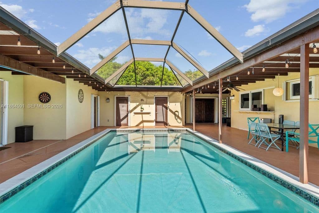4+1 Müstakil ev — 17625 SW 91st Ave
