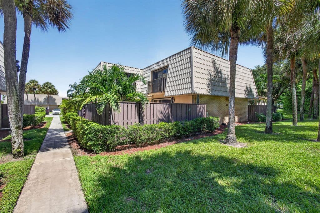 2-bedroom Property — 5107 51ST Way