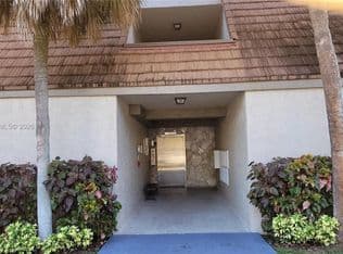 2+1 Condo — 461 Ives Dairy Rd APT 204-2, Miami, 33179