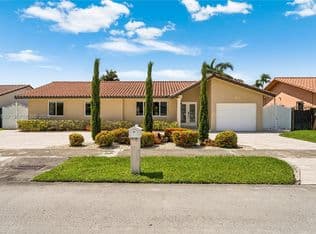 4+1 Müstakil ev — 14020 SW 38th St, Miami, 33175