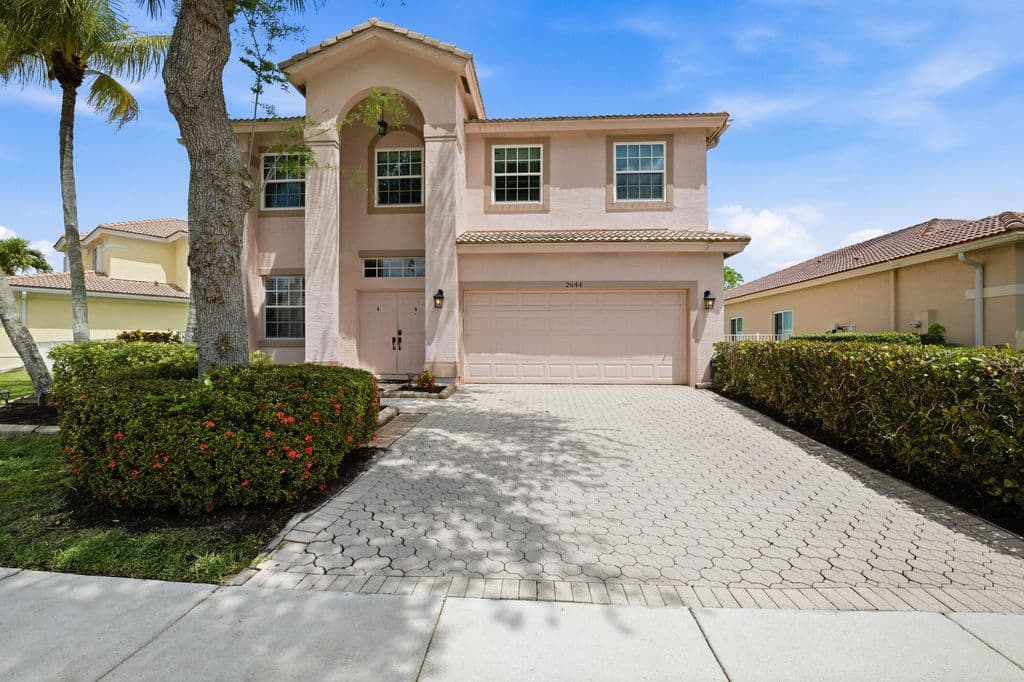 5-bedroom Single-Family Home — 2644 San Andros