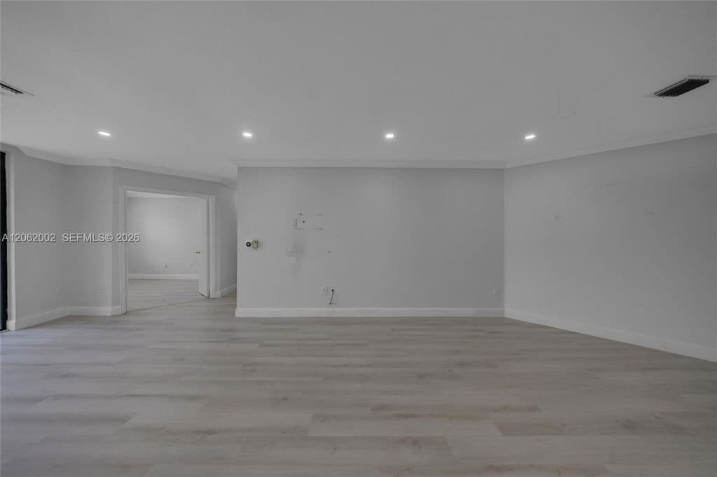 3-bedroom Condo — 4300 NW 30th St APT 341